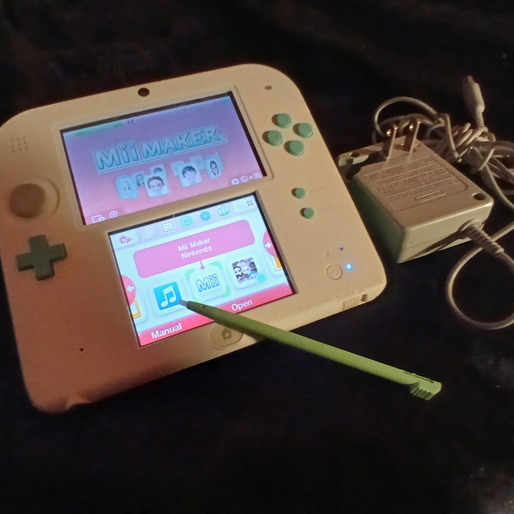 Nintendo 3DS Console - White and Green